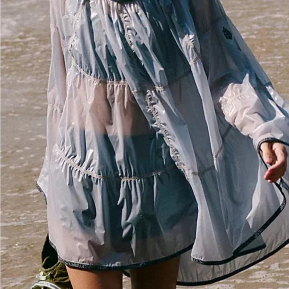 Gorgeous,Free People Rain Drop Portable Poncho NWOT color Titanium ❤️ - Picture 4 of 7